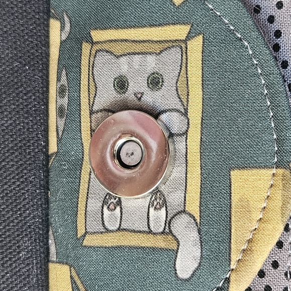 Fabrikate Handmade Adjustable Cat-Themed Wallet Purse - Picture 10 of 15
